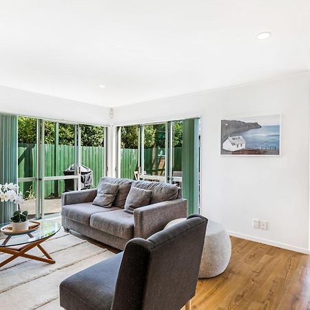Private And Sunny 3-Bedroom Home With Parking Auckland Zewnętrze zdjęcie
