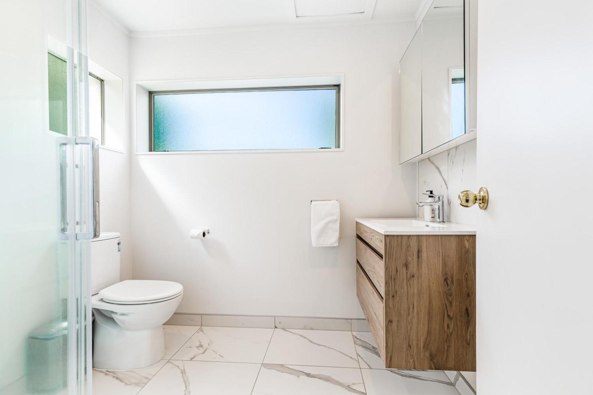 Private And Sunny 3-Bedroom Home With Parking Auckland Zewnętrze zdjęcie